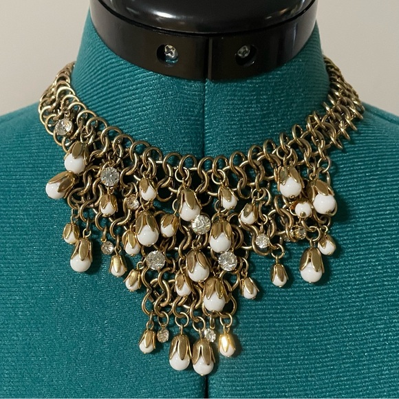 ANN TAYLOR Bid Gold Tone White Hanging Buds & Rhinestones Statement Necklace - Picture 1 of 10